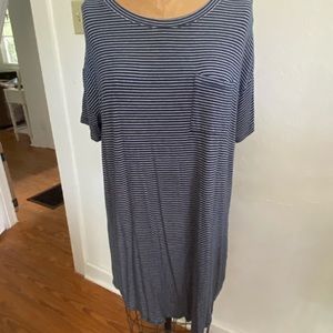 Stars Above brand short-sleeved night shirt. Size L and in good condition.